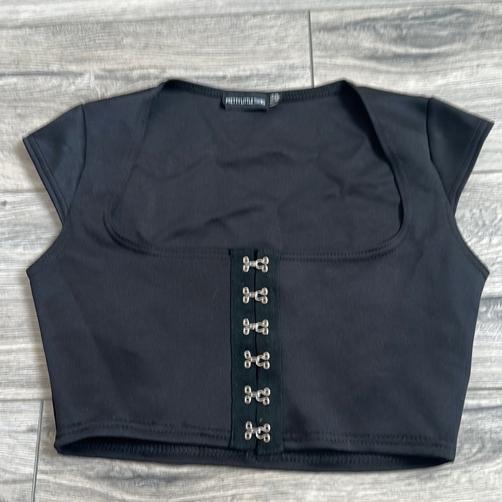 PRETTYLITTLETHING crop top